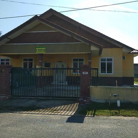 Davallia Homestay Дунгун Экстерьер фото